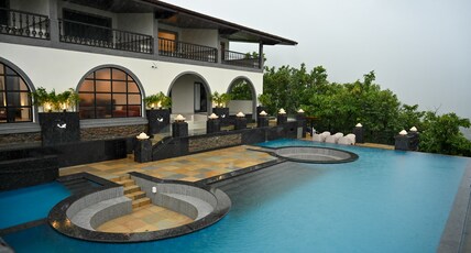 The Green Gate Resort Room Type - Sapphire Wing with Balcony (Uphill 450 meters from the reception) The Green Gate Resort Room Type - Sapphire Wing with Balcony (Uphill 450 meters from the reception)