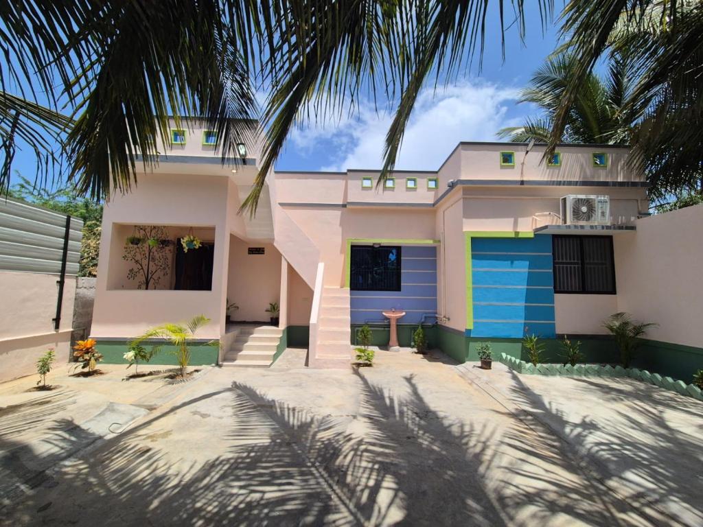 Joy Homestay - Tap to explore photos