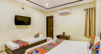 Hotel Elegance Room Type - Deluxe Triple Room