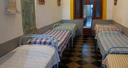 Hostel Vasantashram CST Mumbai Room Type - 6 Bed Mixed Dormitory