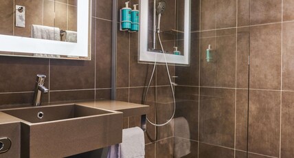 Novotel Paris 17 Room Type - Superior Room with queen-size bed and single sofa bed