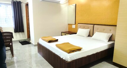Devi Grand Lodge Room Type - Ac room with comfortable