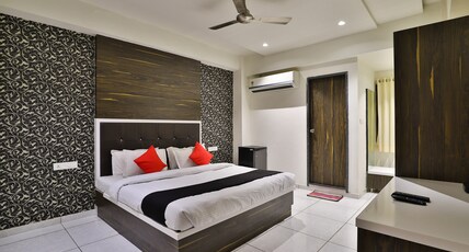 DEV MOTEL & BANQUET Room Type - Deluxe