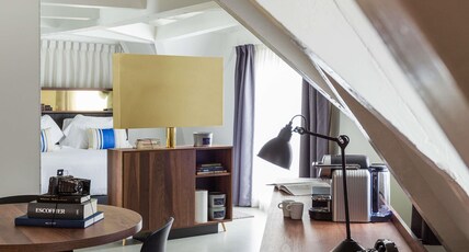 INK Hotel Amsterdam MGallery by Sofitel Room Type - DELUXE SUITE, 1 king-size bed, living room
