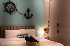 Address of TwoHarbours Luxury Nautical Stay Golf Course Rd