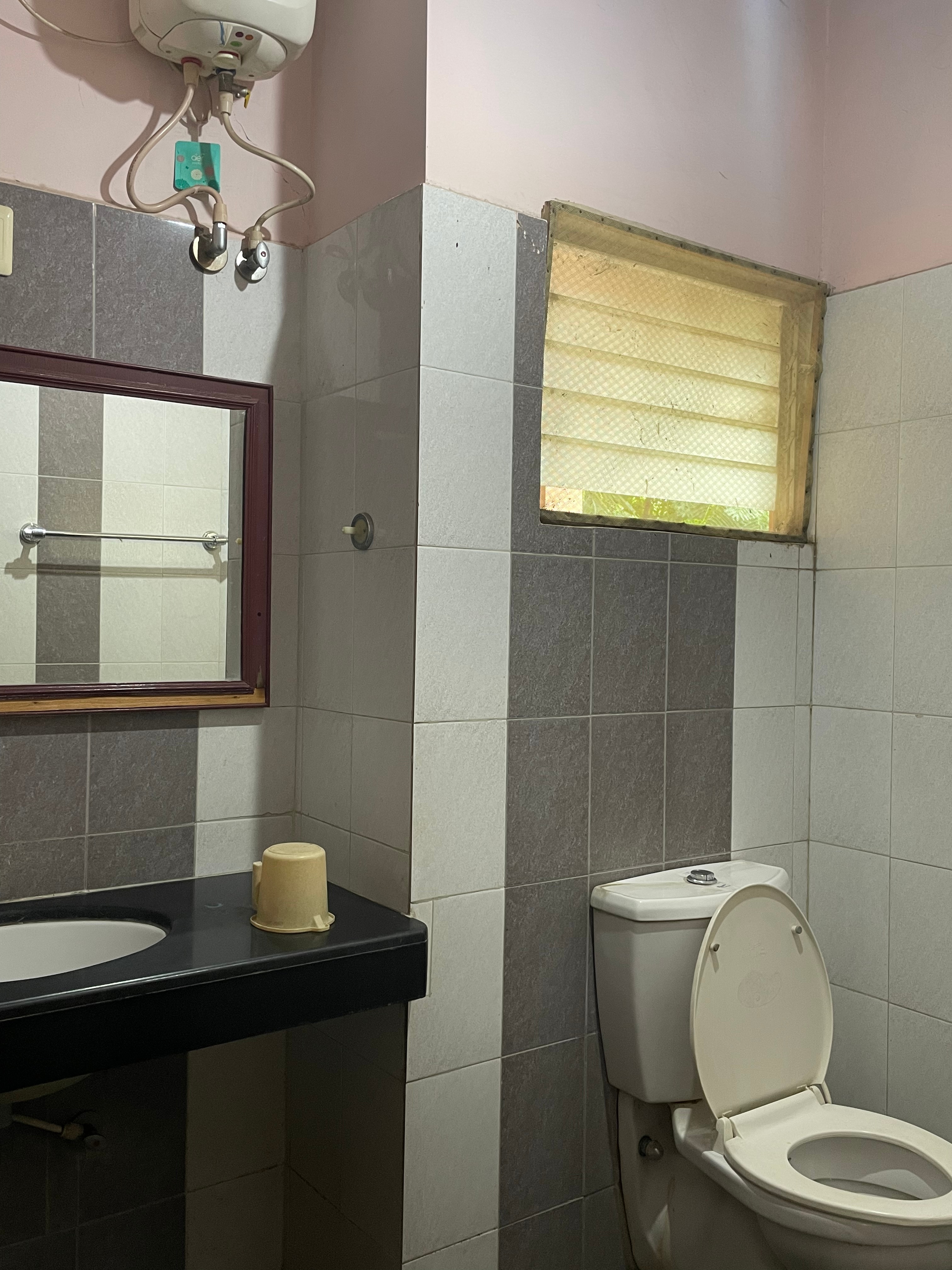 Hotel Sakthi Dharapuram (50kms from Tirupur) - Tap to explore photos