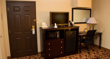 Best Western Park Hotel Room Type - 2 Queen Beds, Non-Smoking, Larger Room, Sofabed, Microwave And Refrigerator, Wi-Fi, Full Breakfast Best Western Park Hotel Room Type - 2 Queen Beds, Non-Smoking, Larger Room, Sofabed, Microwave And Refrigerator, Wi-Fi, Full Breakfast