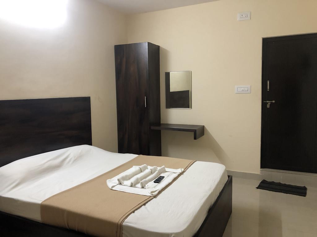 HOTEL DEV HAWELI - Tap to explore photos