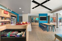 avid hotels DETROIT - WARREN, an IHG hotel