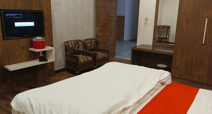 N K HALLIMAX HOTEL  KISHANGARH Room Type - DELUXE ROOM AC 3 BED