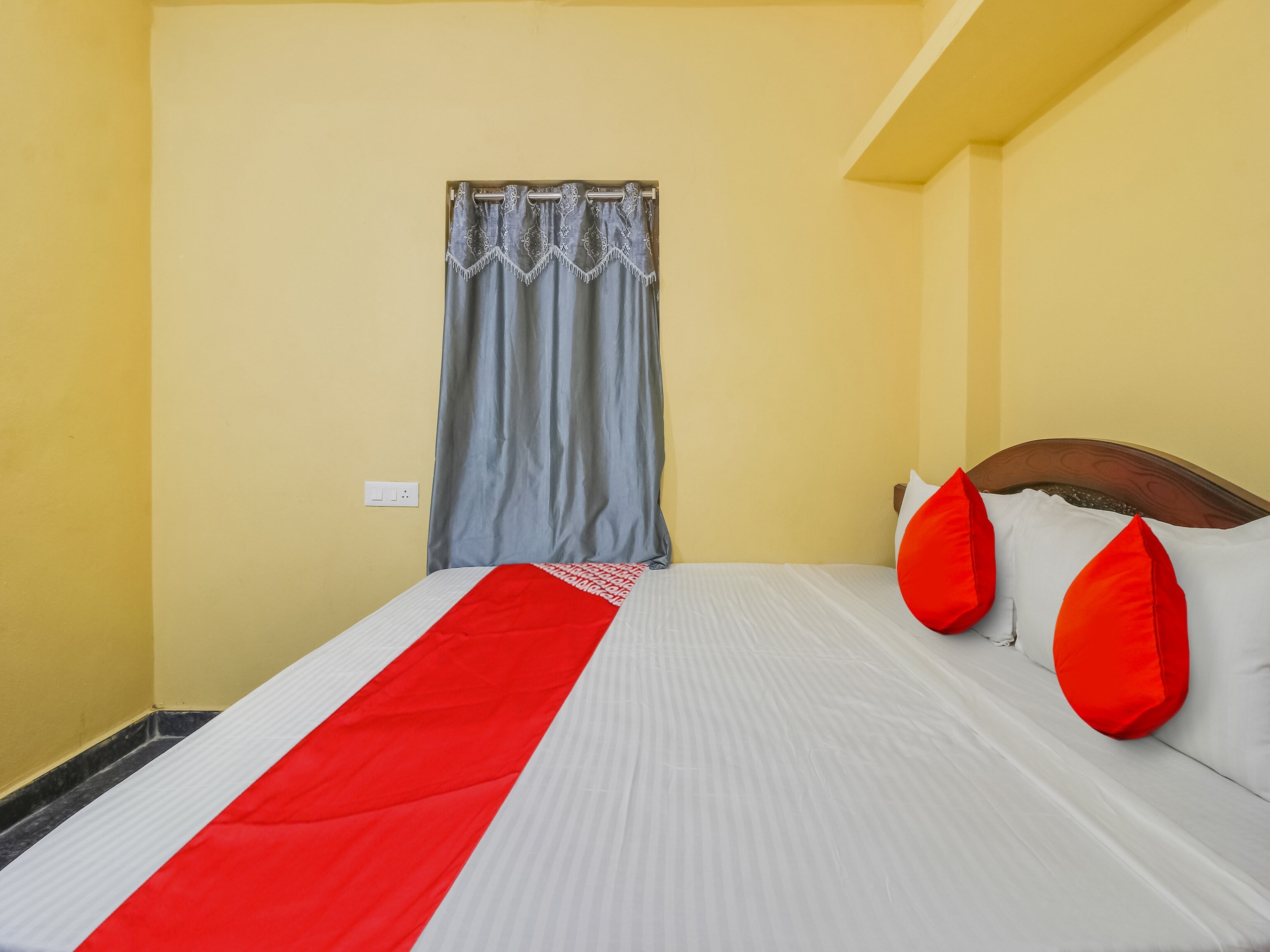 Hotel O by OYO AM Luxury AC ROOM'S - Tap to explore photos