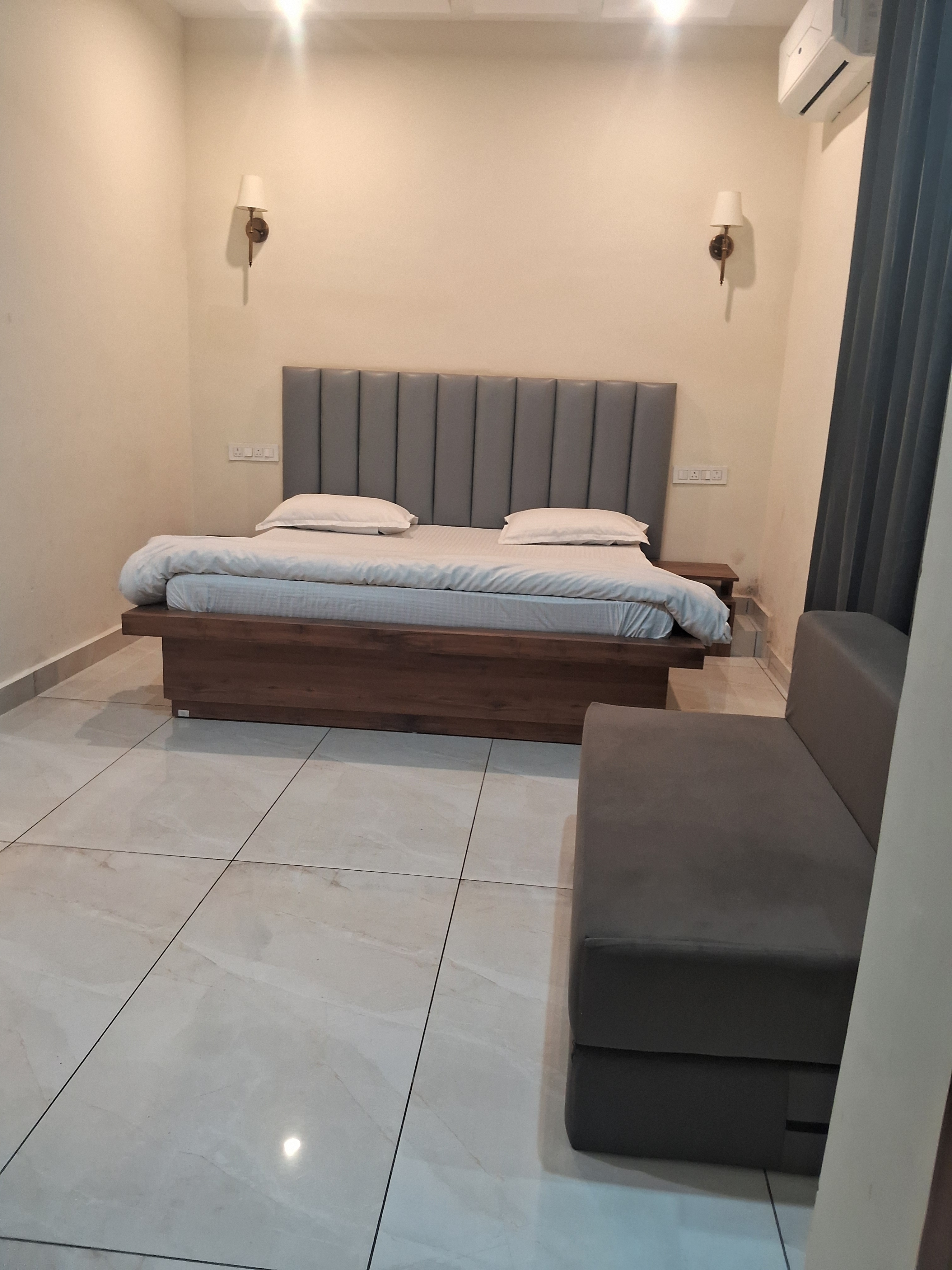 Hotel Saffron Leaf - Tap to explore photos