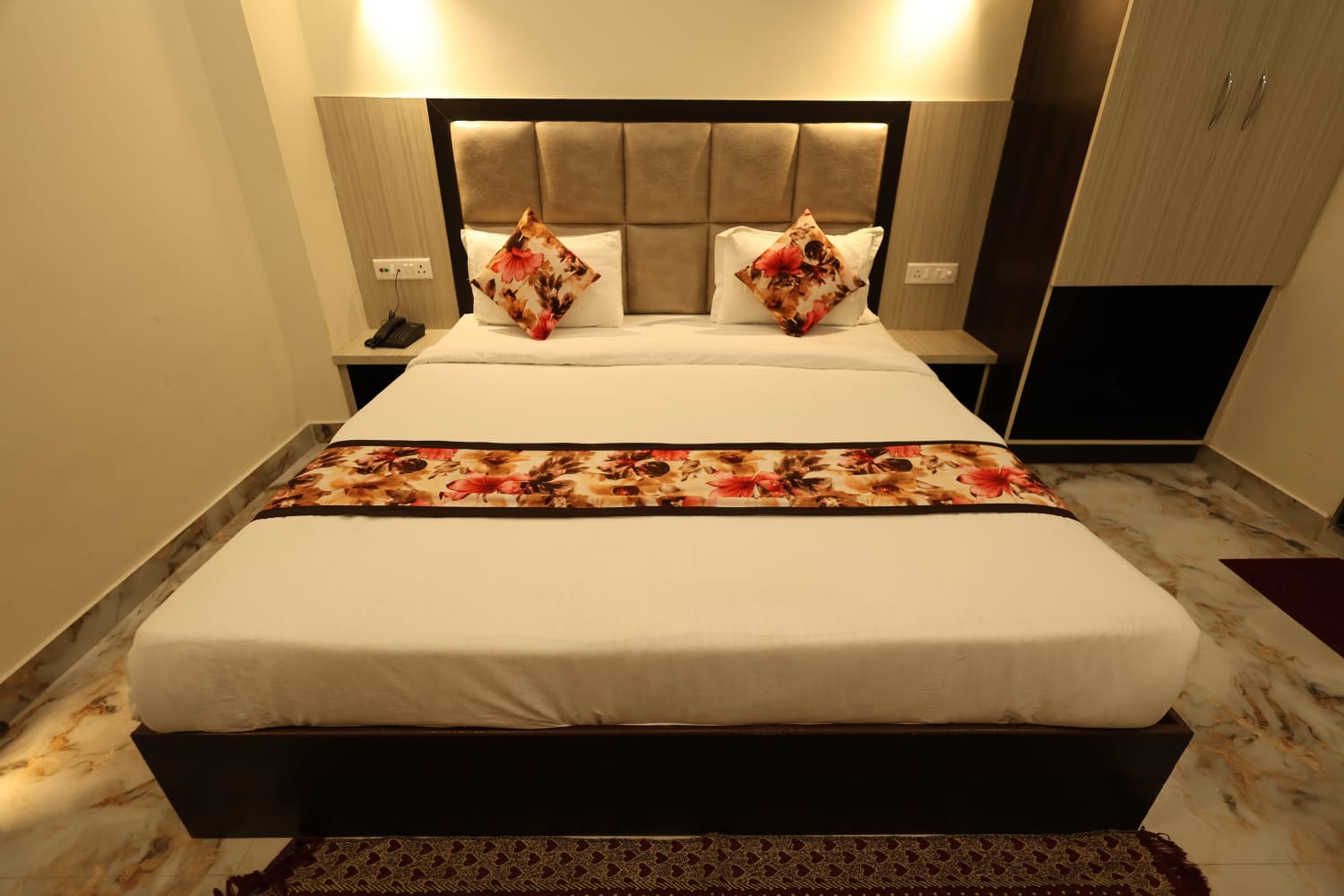 Hotel Fine Shelter - Tap to explore photos