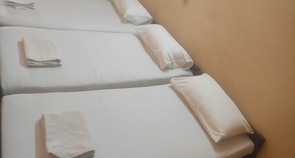 Hotel St Thomas Centre Room Type - Triple Room Non AC