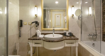 Crowne Plaza Hotel Istanbul - Asia Room Type - 1 King Bed Premium Lounge Access