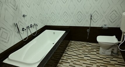 Green & Glory Room Type - Deluxe room(with Bathtub) with Garden View