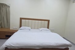 Sant Mirabai Maharaj Shirkar Bhakt Nivas