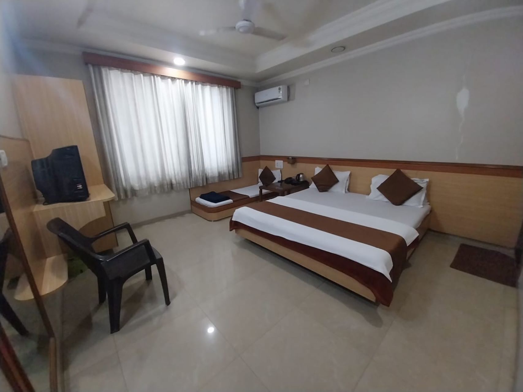 Hotel Om Park - Tap to explore photos