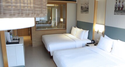 Courtyard by Marriott Bali Seminyak Resort Room Type - Family room 2 Queen, City view