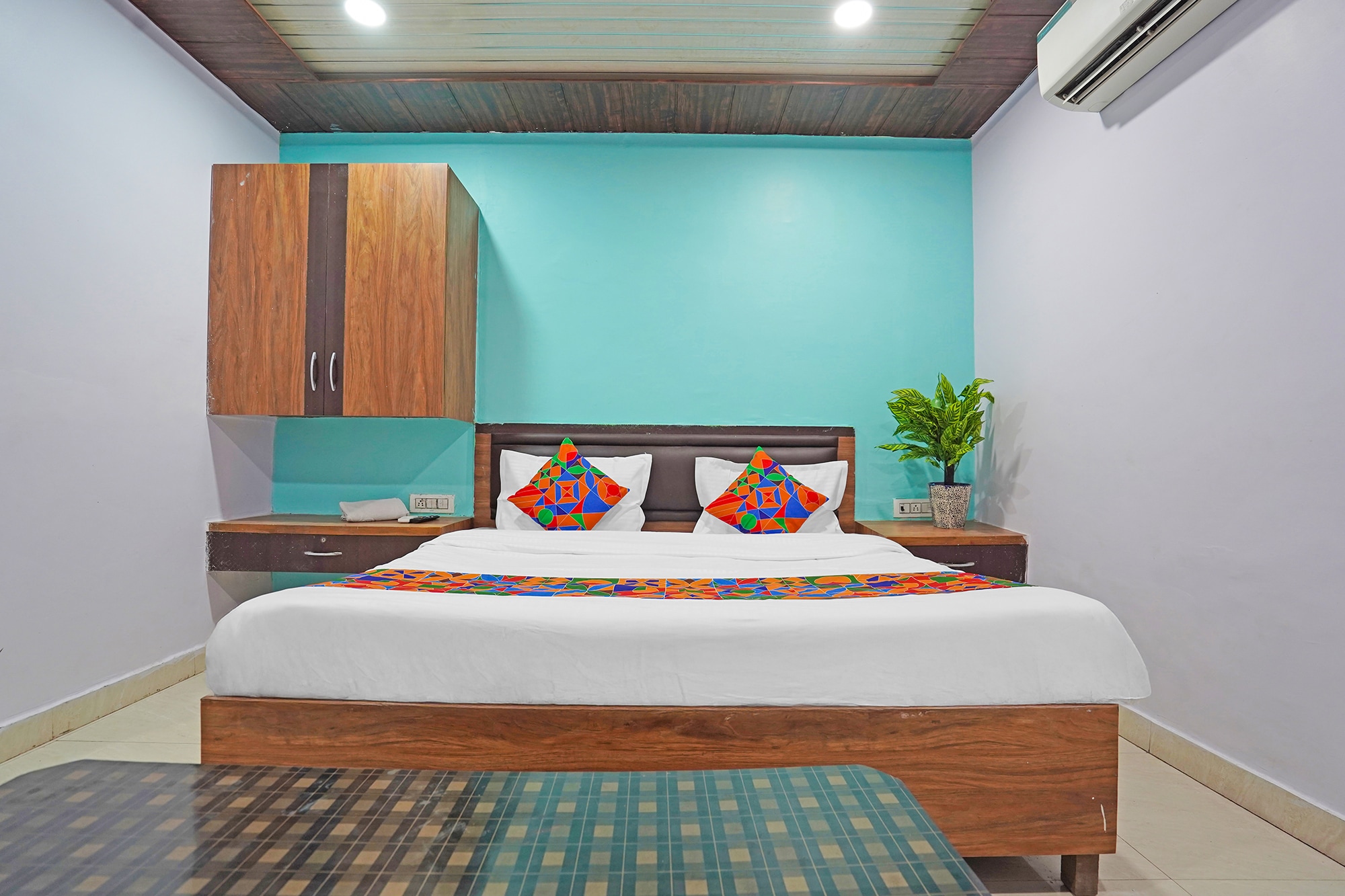 Fabhotel Shri Rawat Kunj - 150m From Banke Bihari temple - Tap to explore photos