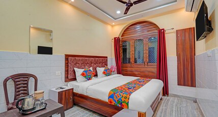 Via Shree Gopal Inn Room Type - Deluxe Room