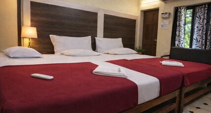 Ammayi Hotel Resorts - Siva Sakthi Hotel Group Room Type - AC Deluxe Family Room with Mountain View Ammayi Hotel Resorts - Siva Sakthi Hotel Group Room Type - AC Deluxe Family Room with Mountain View