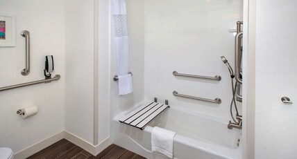 Hampton Inn by Hilton New Paltz Room Type - 1K MOB HEA ACC TUB NS