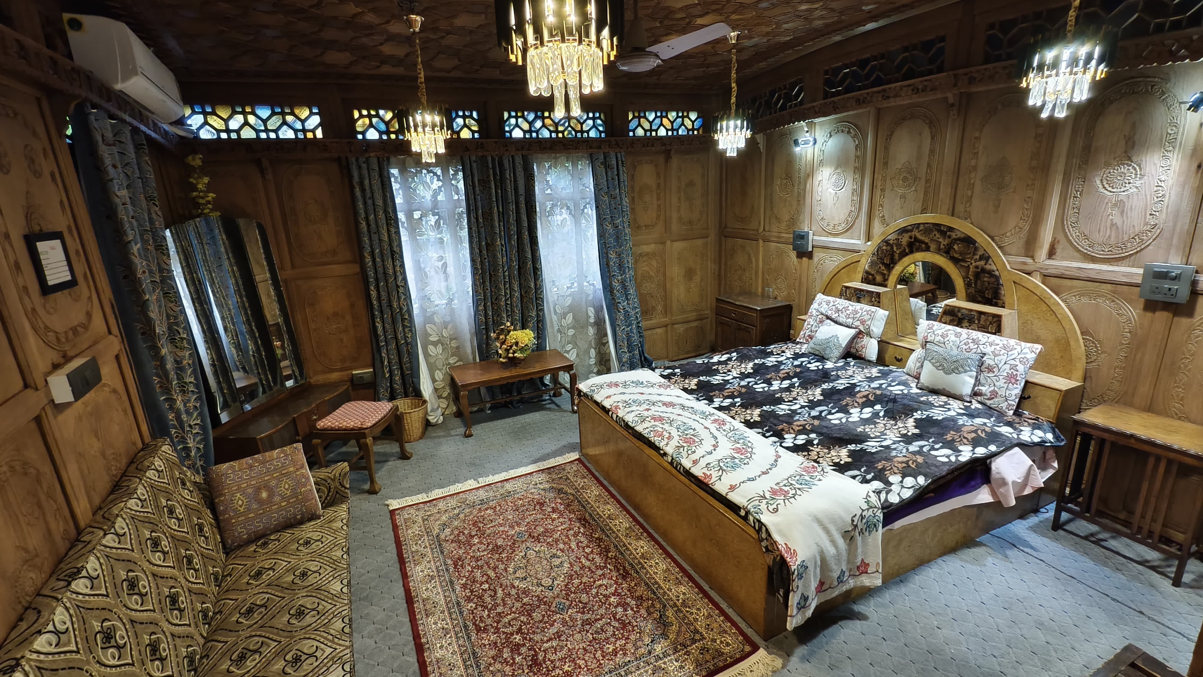 house boat hilton kashmir - Tap to explore photos