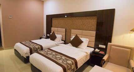 The Celestial Park Room Type - Club Room Twin Bed