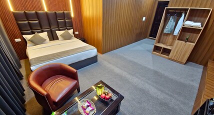 Rahat Plaza Room Type - Super Deluxe Room with AC