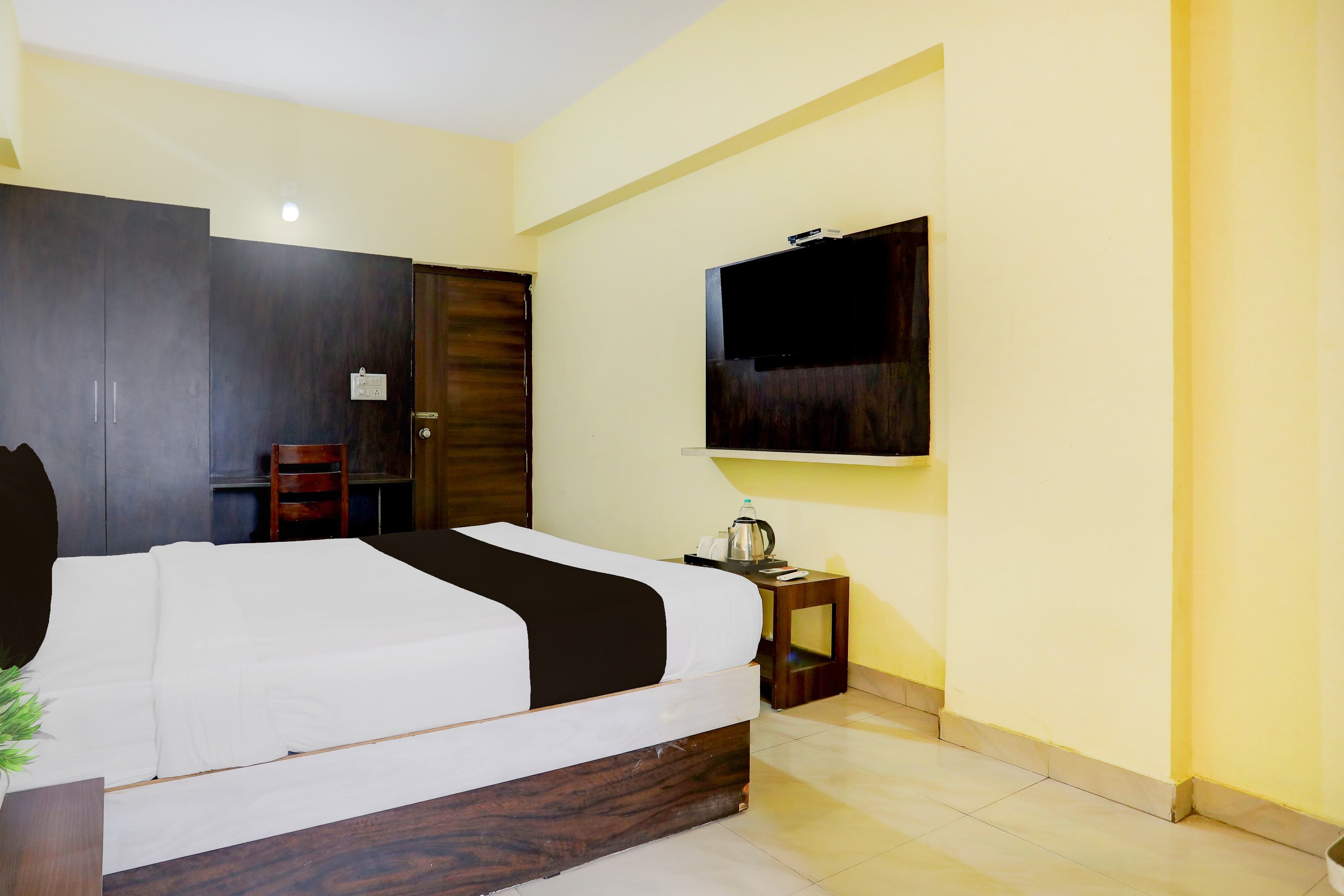 Flagship Elevate 58 - Tap to explore photos