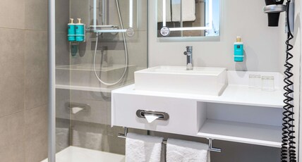 NOVOTEL HAMBURG ALSTER Room Type - Standard Room with twin beds