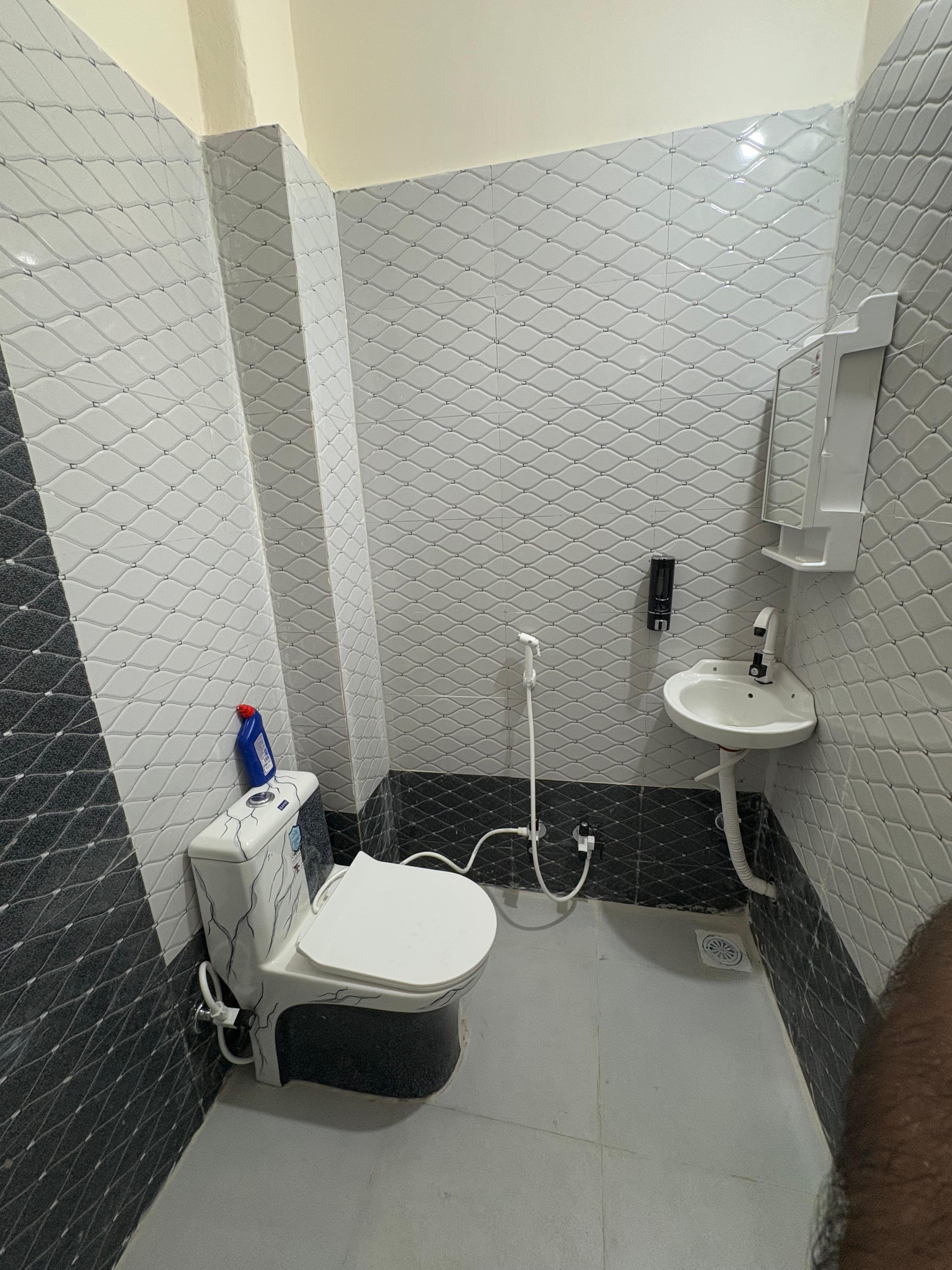 Akshat Homestay and Apartment - Tap to explore photos