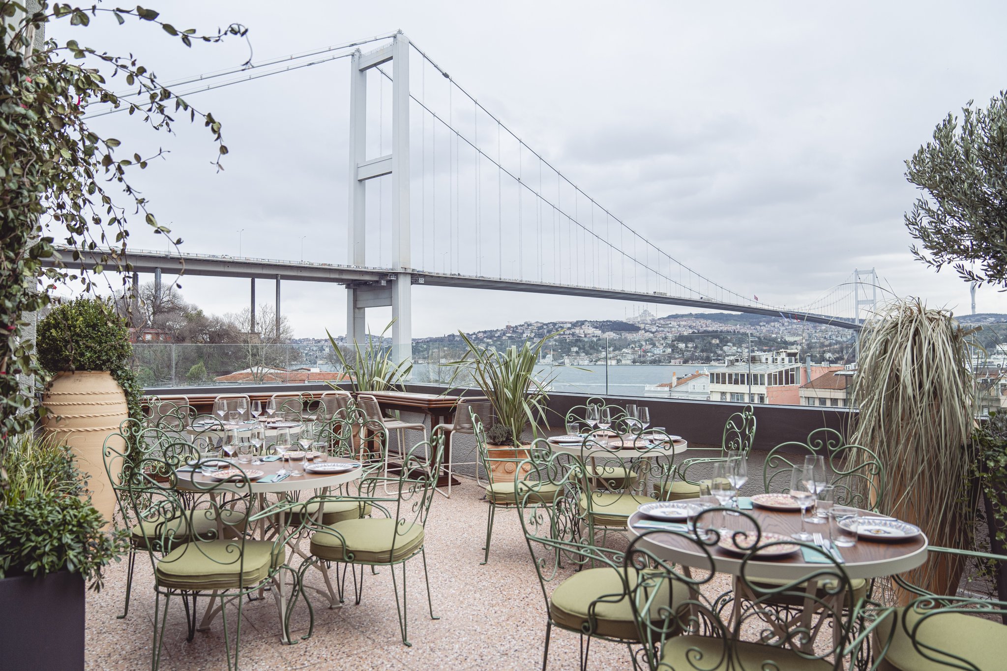 Crowne Plaza ISTANBUL - ORTAKOY BOSPHORUS - Tap to explore photos
