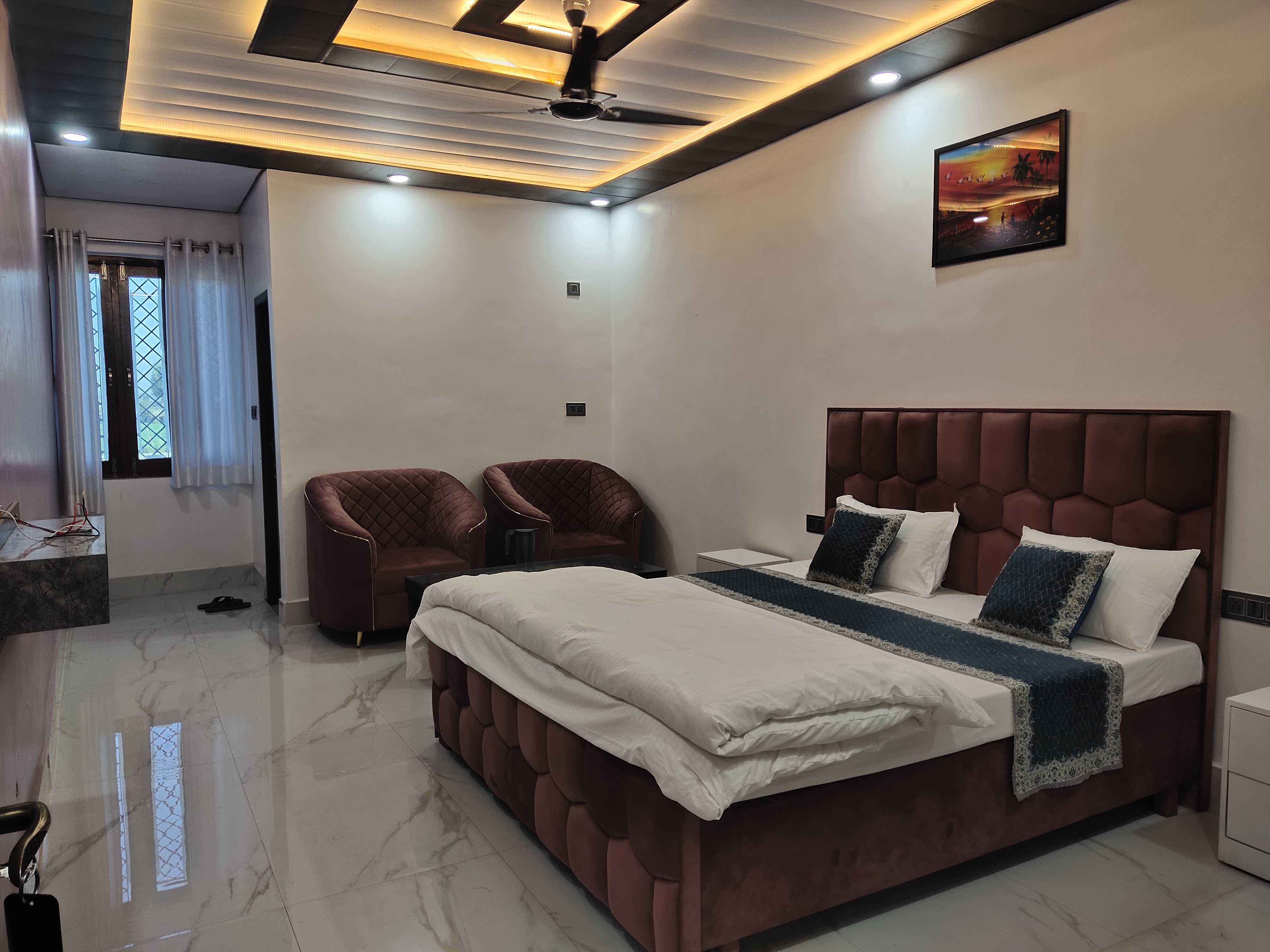Hotel O by OYO Saraswati Palace - Tap to explore photos