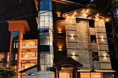Hotel Monal-5 Min Drive From Mall Road.