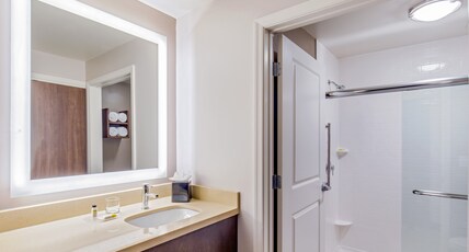 Staybridge Suites Charlottesville Airport Room Type - 1 Queen Studio Suite