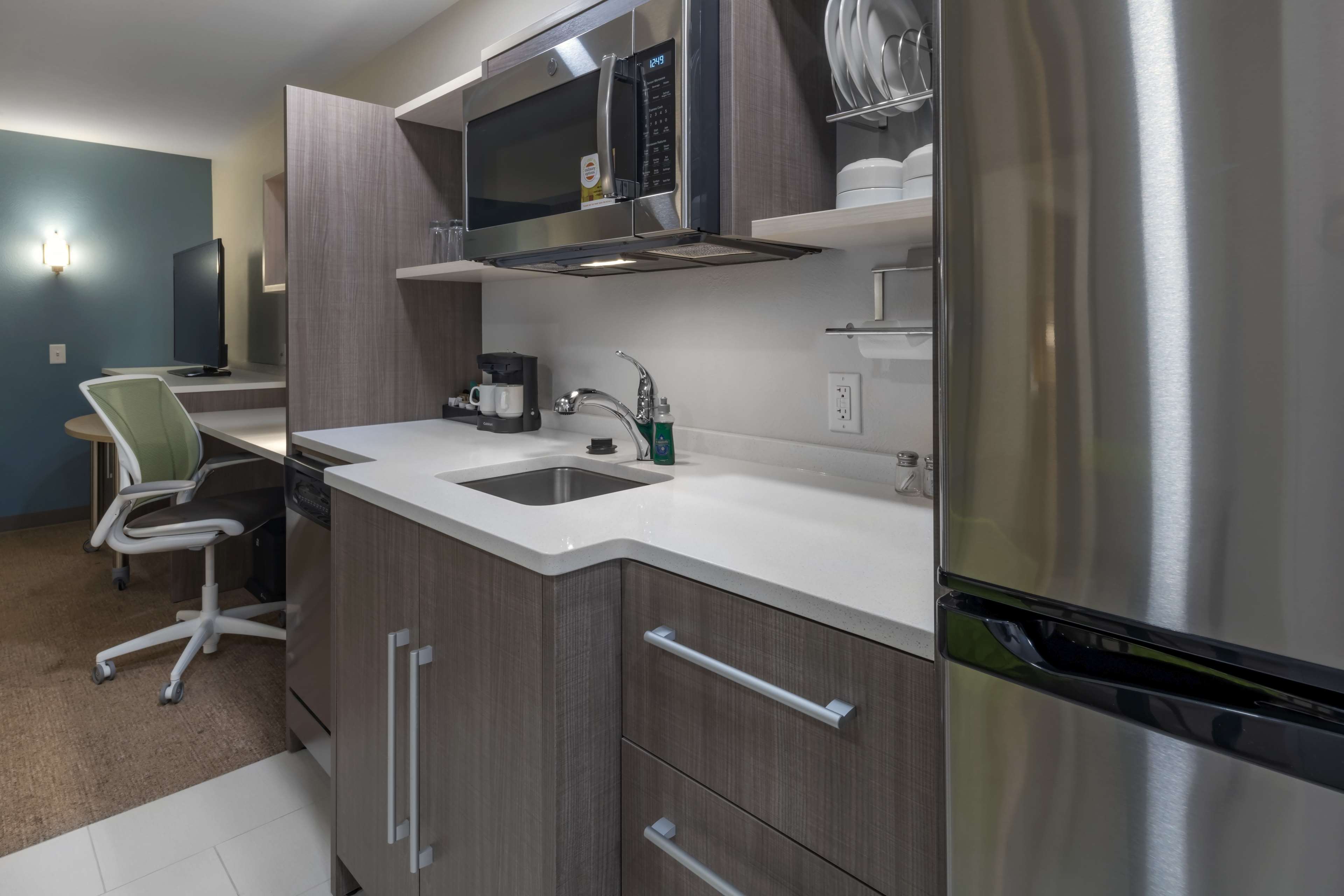 Home2 Suites by Hilton Kingman - Tap to explore photos