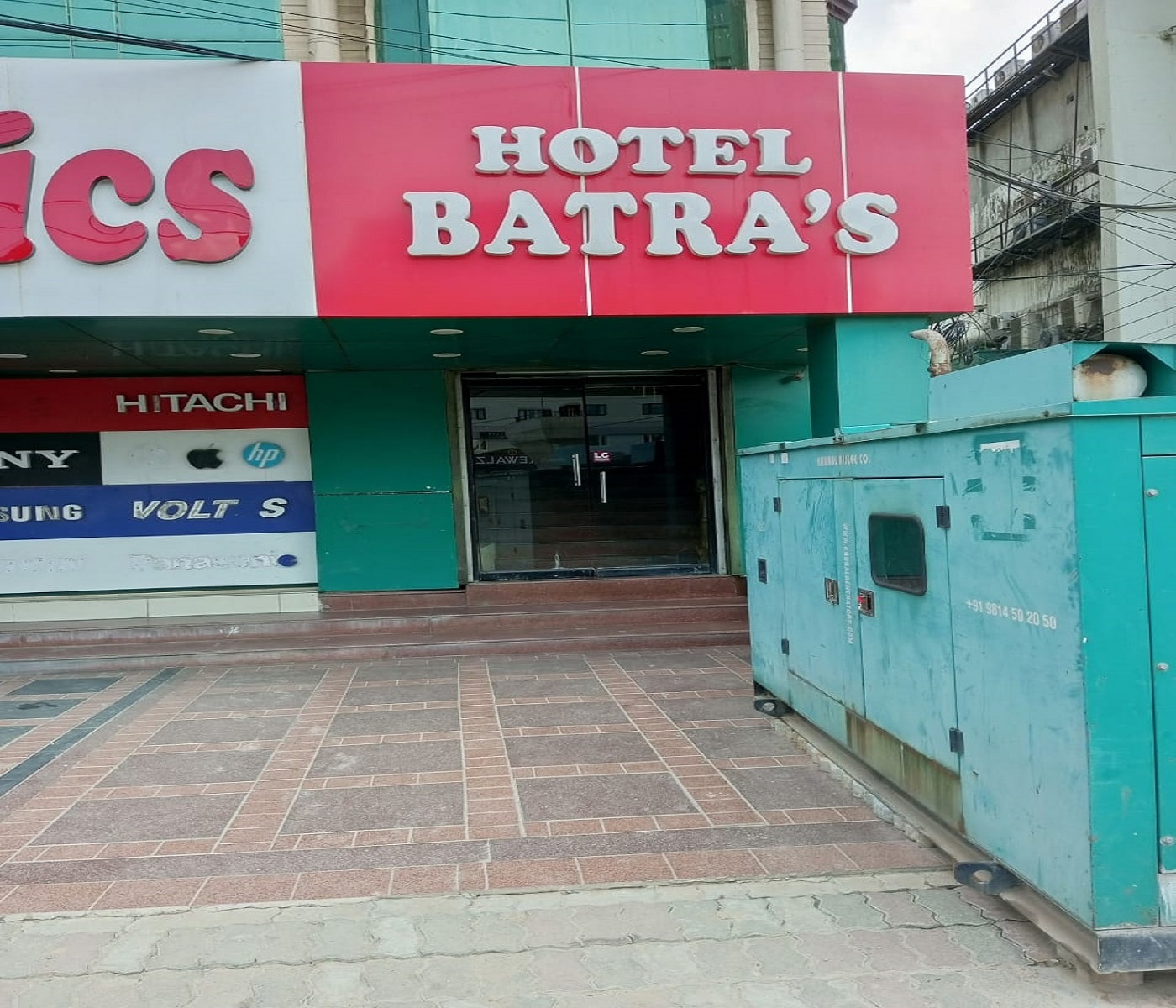 Hotel Batra - Tap to explore photos