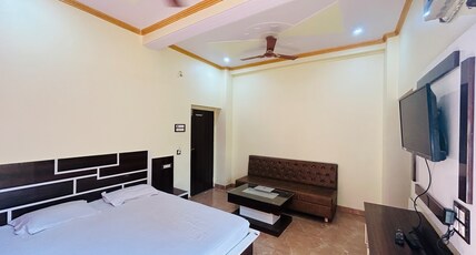 shivkamna guest house&hotel Room Type - 201 AC