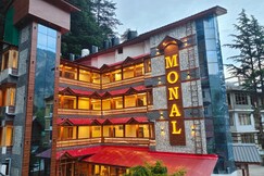 Hotel Monal-5 Min Drive From Mall Road.