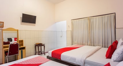 OYO 2180 Vina Vira Hotel Room Type - Indonesia Suite Triple