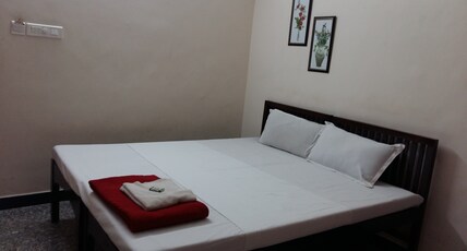 ANADIYIL LEELAKRISHNA INN Room Type - Deluxe AC