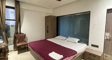 Manoranjan Enclave Room Type - Luxury Suite Room with Bathtub