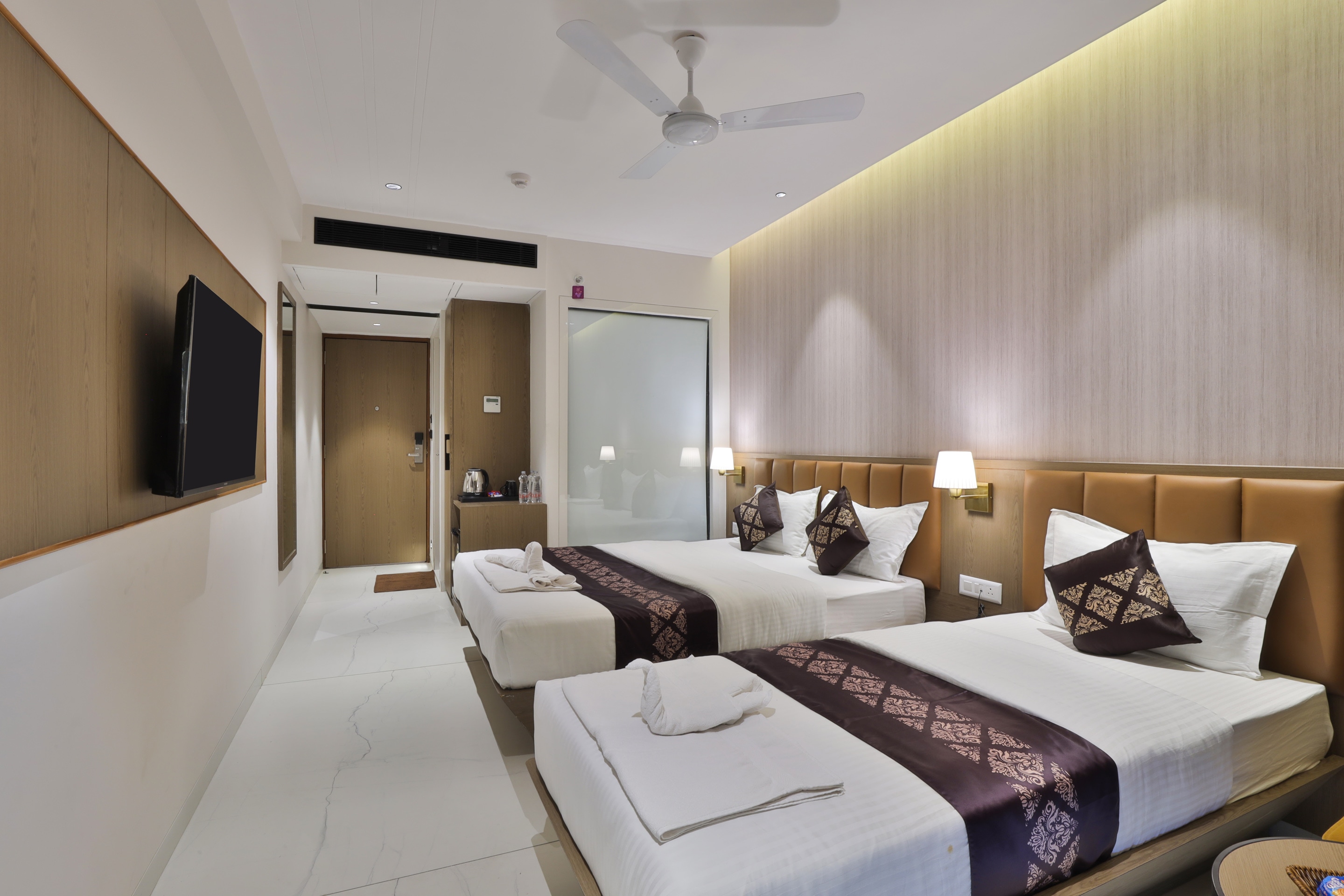 Hotel Bawa Inn - Tap to explore photos