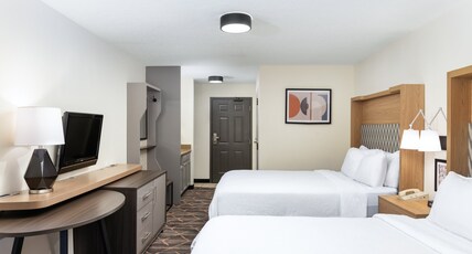 Holiday Inn REDDING Room Type - 2 Queen Standard