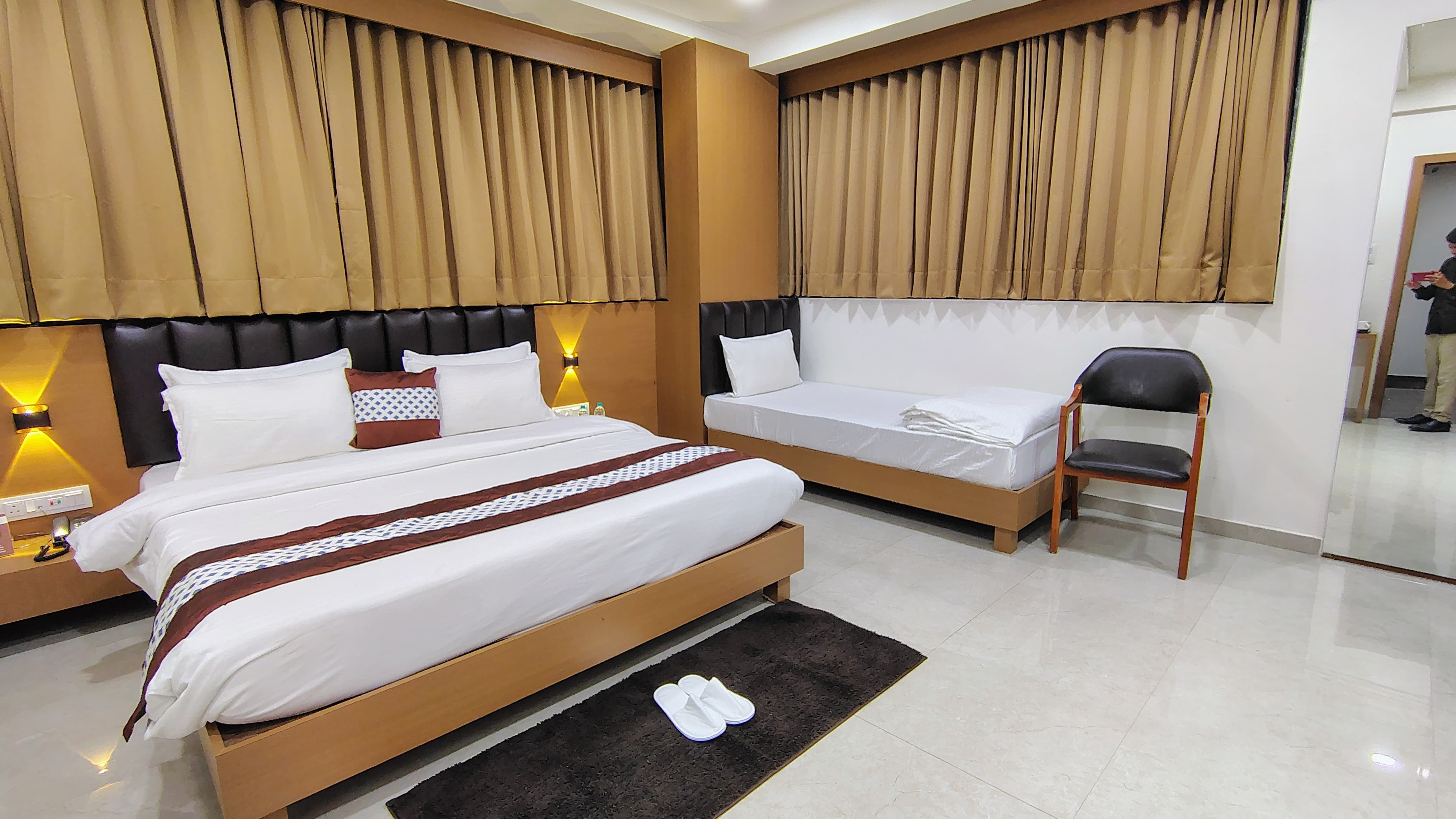 Hotel Shivansh Somnath - Tap to explore photos