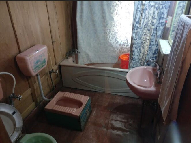 Young Aleena Houseboat - Tap to explore photos