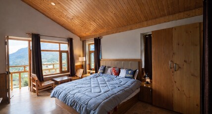 Hotter Potter Stays Room Type - King Room with Mountain View