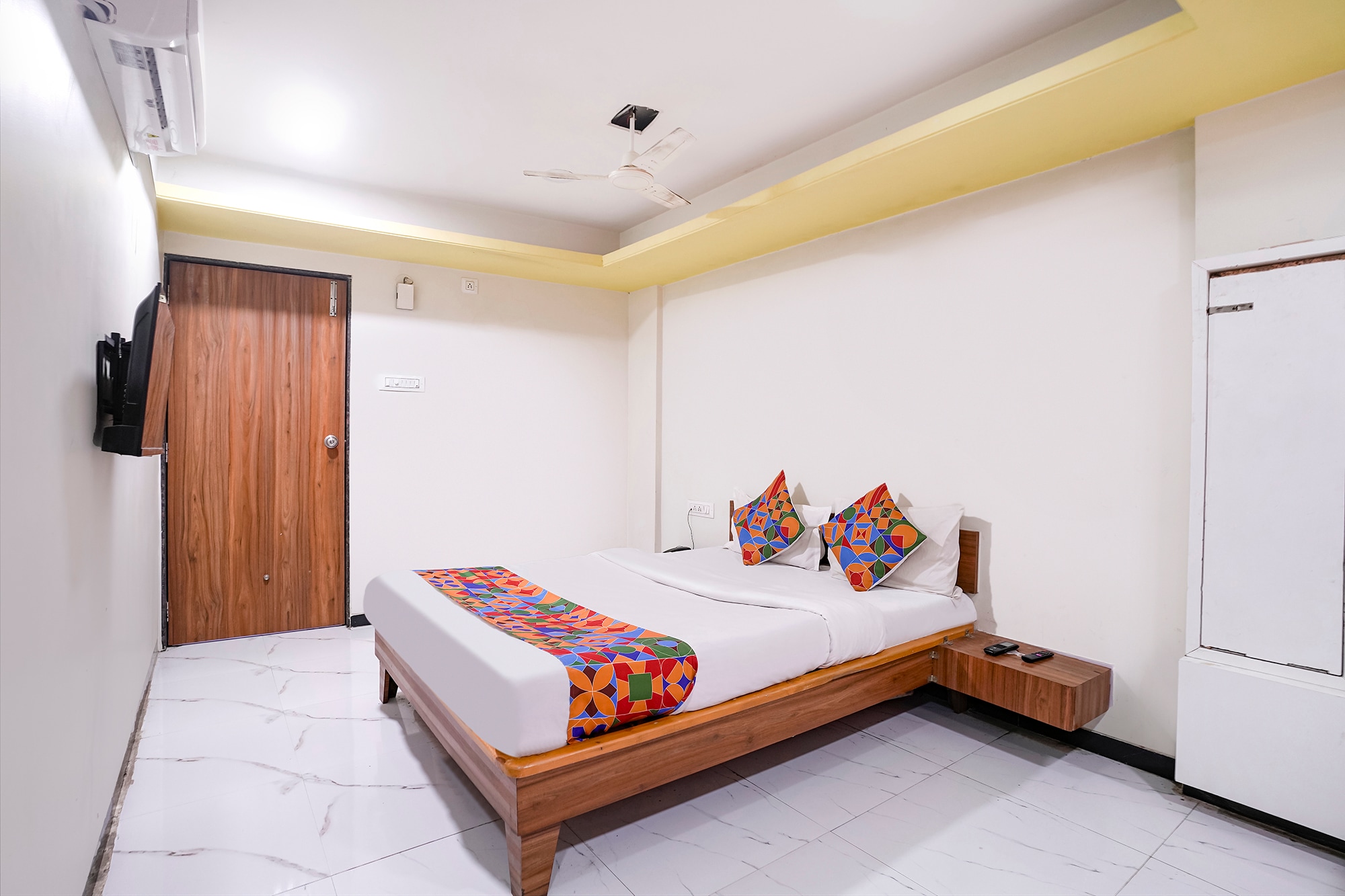 FabHotel Aarvi Inn - Tap to explore photos